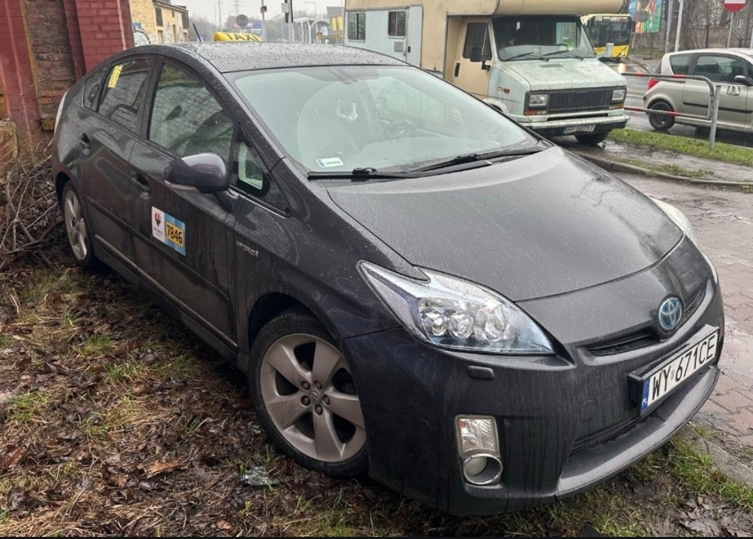 TOYOTA PRIUS